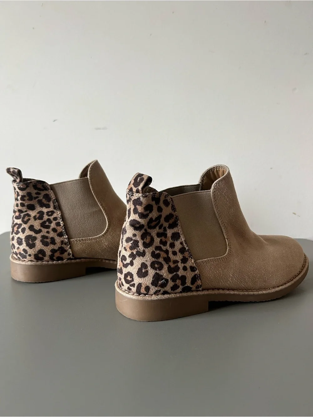 Women’s Leopard Animal Print Chelsea Boots Beige Suede Seven Dials Booties 6M
